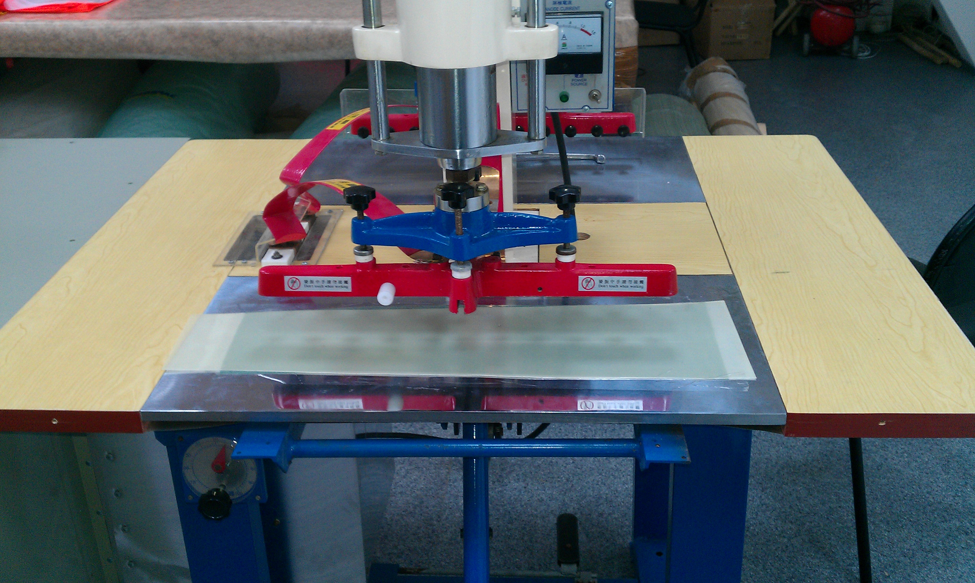 изготовление натяжных потолков